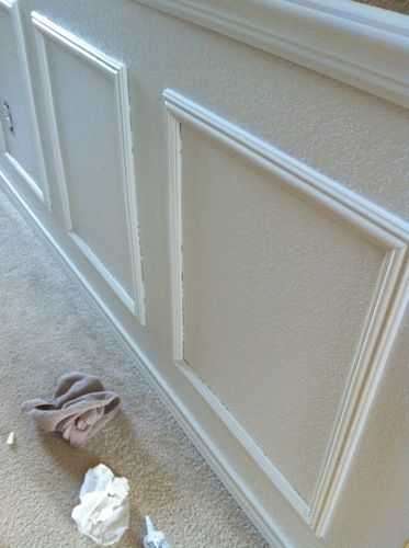 DIY: How to fake wainscoting. May use in my dining room, old home needs love! Fake Wainscoting, Stencils Design, Wainscoting Staircase, Wainscoting Height, Wainscoting Nursery, Wainscoting Hallway, Walls Painting, Wainscoting Stairs, Faux Wainscoting