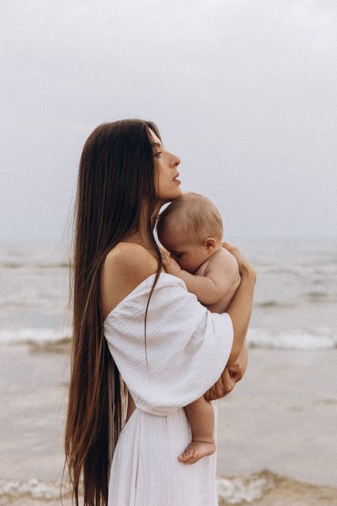 Mother Infant Photoshoot, Motherhood River Photoshoot, Mom Baby Beach Pictures, Family Beach Pictures With Infant, Beach Newborn Photoshoot, Family Photoshoot Sea, Mommy And Baby Beach Pictures, Newborn At The Beach, Motherhood Beach Photoshoot