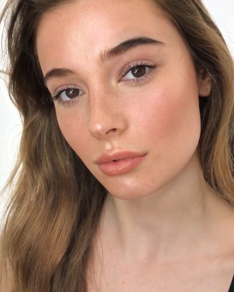 23.4k Likes, 472 Comments - Charlotte Tilbury (@ctilburymakeup) on Instagram: “Darlings, this is all you need for a glowing look this week. My dreamy, #CTHOLLYWOOD, rose gold…” What Is Makeup, No Make Up Make Up Look, How To Wash Makeup Brushes, No Makeup Makeup, Natural Everyday Makeup, Makeup Tip, Fresh Makeup, Glow Skin, Hello Ladies