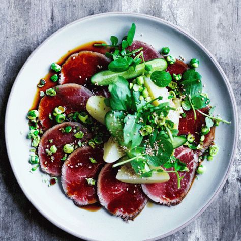 Seared Beef Tataki with Ponzu Sauce & Watercress Salad Recipe Beef Starter Fine Dining, Meat Starters Fine Dining, Beef Carpaccio Fine Dining, Beef Starters, Fine Dining Starters Appetizers, Fish Plating, Woodland Food, Crockpot Shredded Chicken Tacos, Japanese Tapas