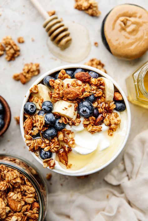 Granola Food Photography, Granola Photoshoot, Oats Photography, Granola Photography, Granola Packaging, Peanut Butter Granola Recipe, Pastry Photography, Make Your Own Granola, Granola Style