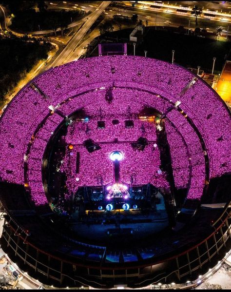 Black Pink Microphone, Coldplay Live, Pink In Concert, Future Concert, Coldplay Concert, Jennie Coachella, Concert Stage Design, Blink Book, Dream Music