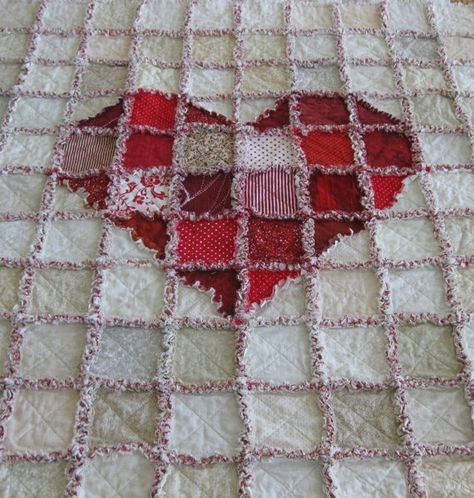 heart rag quilt Rag Quilt Instructions, Christmas Rag Quilts, Kid Quilts Patterns, Flannel Rag Quilts, Rag Quilt Patterns, Heart Quilt Pattern, Quilting Designs Patterns, Quilt Square Patterns, Wedding Quilt