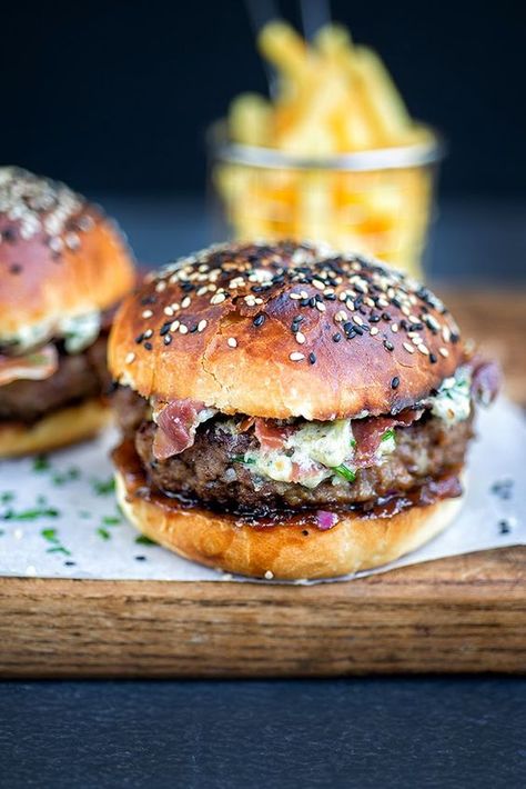 Burgers Recipes, Crispy Pancetta, Homemade Brioche, Blue Cheese Burgers, Cheese Burgers, Onion Chutney, Gourmet Burgers, Beef Burger, Beef Burgers