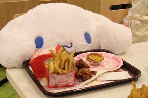 cinnamoroll Mcdonalds Banner Discord, Bahasa China, 밈 유머, A Diary, Sanrio Cinnamoroll, Kawaii Plushies, Kawaii Food, Cute Stuffed Animals, Rilakkuma