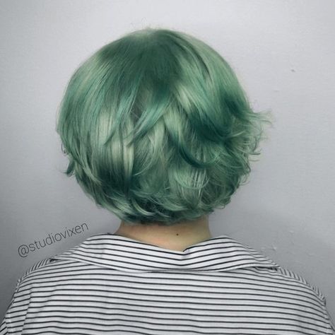 Short Mint Hair, Green Hair Color Ideas For Short Hair, Mint Colored Hair, Mint Green Hair Aesthetic, Green Hair Color Short, Mint Hair Aesthetic, Short Green Hair Aesthetic, Pastel Green Hair Color, Sage Green Hair Color