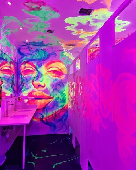 Graffiti Room Aesthetic, Glow Graffiti, Club Design Interior, Neon Graffiti, Nightclub Design, Neon Decor, New Retro Wave, Ice Cream Cones, Neon Aesthetic