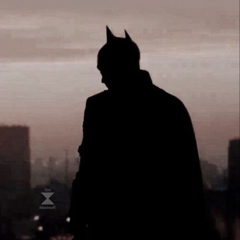 Batman On A Building, The Batman Pfps, The Batman 2022 Icon, Batman Pfp Aesthetic Dark, Batman Aesthetic Pfp, Batman 2022 Pfp, The Batman Pfp, Batman Pfp Aesthetic, Batman Widgets