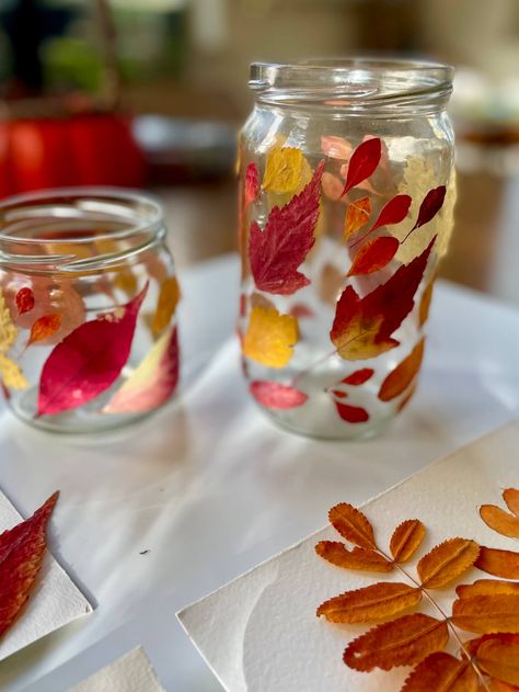 Diy Fall Lanterns, Fall Leaf Decorations, 1st Day Of Fall Crafts, Fall Lanterns Diy, Natural Craft Ideas, Leaf Jars Craft, Fall Patio Ideas, Autumn Outdoor Decor, Autumn Lantern