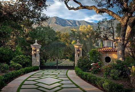 Mediterranean Landscape/Yard with Driveway, Grass and concrete ... Tor Design, Driveway Ideas, Driveway Entrance, Driveway Design, Driveway Landscaping, Mediterranean Landscaping, Front Gates, Driveway Gate, Entry Gates