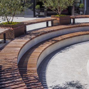 Amphitheatre Architecture, Public Outdoor Seating, Amphitheater Architecture, Outdoor Amphitheater, Inspirational Architecture, Seating Bench, مركز ثقافي, Public Space Design, Desain Lanskap