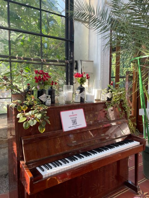 Upright Piano Aesthetic, Piano Wedding Decor, Piano With Plants, Piano In Bedroom, Aesthetic Photography Vintage, Classical Music Aesthetic, Spring Icons, Piano Wedding, Piano Aesthetic