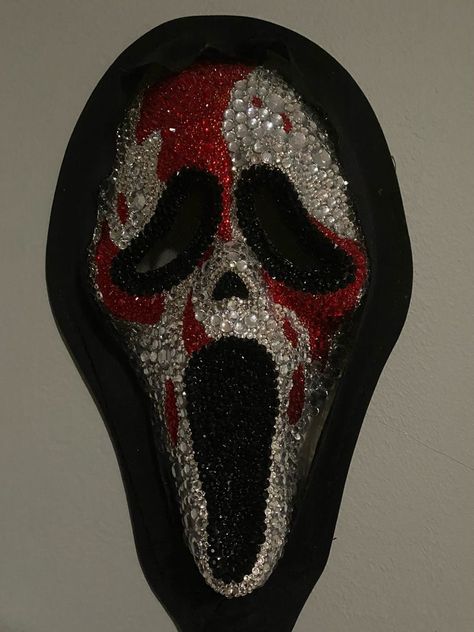 Scream Halloween Costume, Scream Outfits, Scream Costume, Ghost Face Mask, Horror Halloween Costumes, Mascaras Halloween, Scream Halloween, Rhinestone Projects, Horror Masks