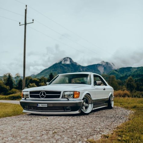 Spot with @mikecrawatphotography 👍  #mercedes #mercedessec #sec500 #amg #penta #custom #stance #recaro #3tlg #w126 #worthersee #raceism… Old School Mercedes, Mercedes Sec, Mercedes W126, Mercedes Benz 500, Old Mercedes, Mercedes 300sl, Serie Bmw, Mercedes W124, Classic Mercedes