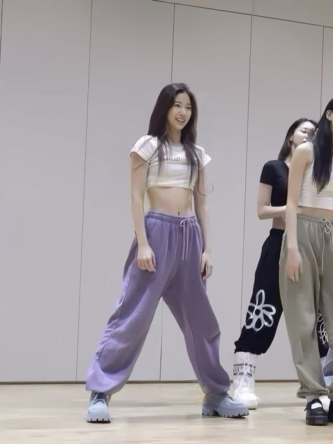 Kazuha Dance Practice Outfit, Kazuha Dance Practice, K Pop Dance Outfits, Pop Dance Outfits, Kpop Trainee Outfit, Kpop Dance Outfits Practice, Idol Dance Practice Outfits, Kpop Idol Dance Practice Outfits, K Pop Dance Practice Outfits