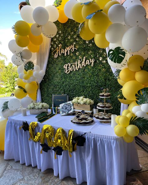 Birthday/graduation pool party . Check our event page on instagram. Pool Party Graduation Ideas, Grad Pool Party, Graduation Pool Party Ideas, Graduation Pool Party, 8th Grade Graduation, Pool Party Decorations, Birthday Table, Event Page, Grad Party