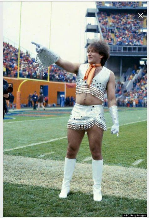 Robin Williams as a Cowboys Cheerleader Madame Doubtfire, Male Cheerleaders, Robin Williams Quotes, Royal Gala, Broncos Cheerleaders, Mork & Mindy, Oki Doki, Good Will Hunting, Patrick Swayze