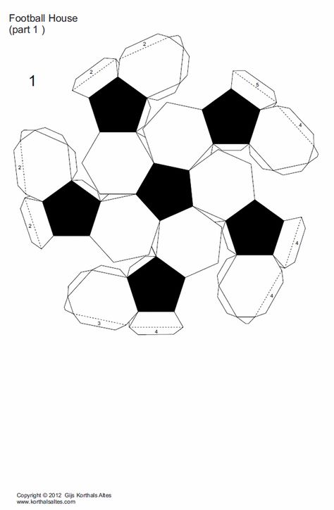 Regalo futbol Soccer Oragami, Diy Paper Football, Ronaldo Papercraft, Origami Soccer Ball, Printable Soccer Ball Template, Paper Football, Football Diy, Graduation Poster, Soccer Theme