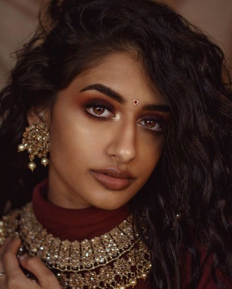 Smokey Eye Indian, Maroon Smokey Eye, Maroon Dress Makeup, Indian Skin Makeup, Ethnic Makeup, Indian Wedding Makeup, Indian Bride Makeup, Engagement Makeup, Smokey Eye For Brown Eyes