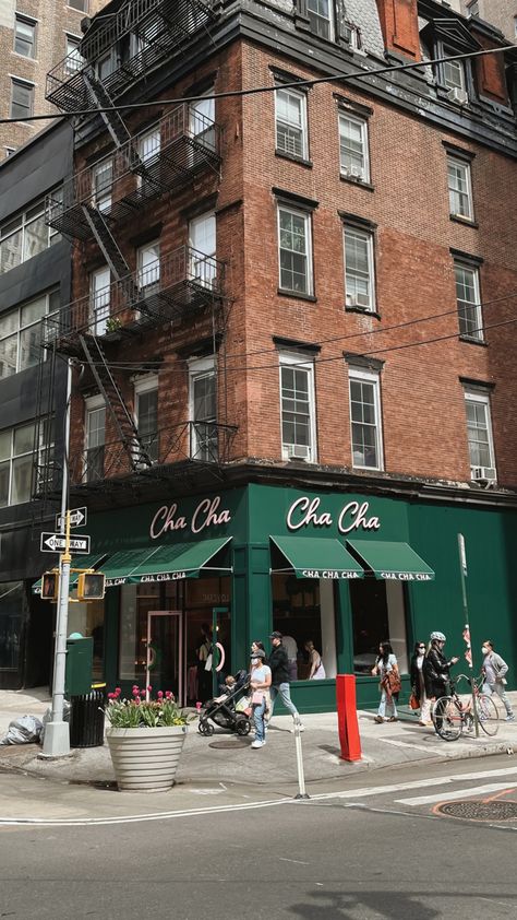 #newyorkcity #nyc #nycstyle #newyork #cafe #street New York Cafes, Nyc Cafes, Cafe Street, New York Cafe, Nyc Cafe, Cafe Exterior, Dress Pic, Minecraft Things, Nyc City