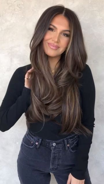 Chrissy Rasmussen on Instagram: "22 inch @habithairx hand tied wefts in Caramel Brownie & Brownie Batter 🥳 Also available in Clip-in extensions 🤩 at habithairx.com// @habitextensionmethod hidden w/ @holliewdwrd @olaplex #olaplex" Long Brunette Hair Side Part, Caramel Hair Extensions, Extensions Hair Brown, Brown Extensions Hair, Brownie Batter Highlights, Brownie Batter Brown Hair, Brownie Batter Hair Color Dark, Brunette With Extensions, Brownie Batter Hair Color Highlights