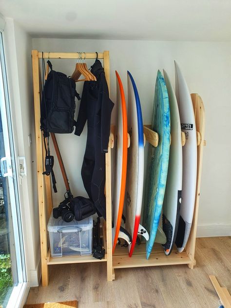 Small Space Surfboard Storage, Surfboards In Bedroom, Indoor Surfboard Rack, Surf Rack Ideas, Surf Storage Ideas, Outdoor Surfboard Rack, Paddle Board Storage Diy, Diy Surf Rack, Surfboard Rack Diy Stand Up