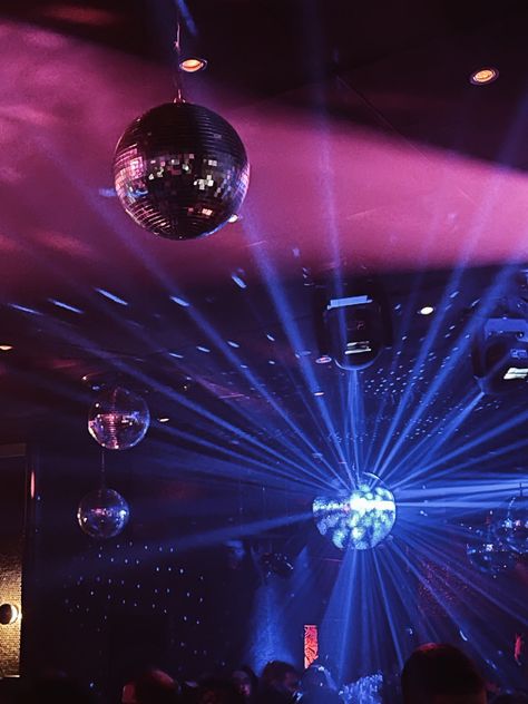 Disco Dancing Aesthetic, 80s Disco Party Aesthetic, Disco Club Nightclub, 2010s Club Aesthetic, 2000s Nightclub, Dancing Club Aesthetic, Nyc Club Aesthetic, Italo Disco Aesthetic, Disco Lights Aesthetic