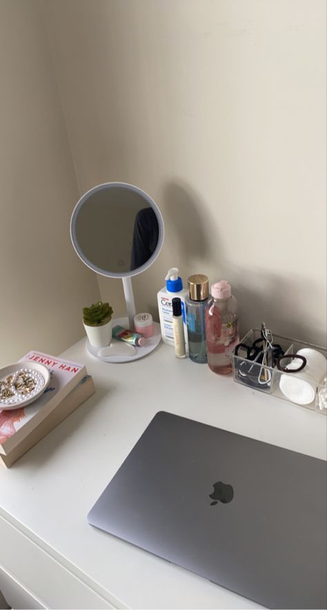 Study Makeup Desk, Desk Layout Aesthetic, Study And Makeup Desk, Room Organization Bedroom, Dorm Room Inspiration, Room Redesign, Room Goals, Cute Bedroom Decor, Redecorate Bedroom