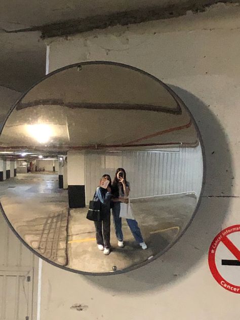 Mirror Selfie Friends Aesthetic, Mall Aesthetic Pics, Garage Mirror, Mall Photos, Besties Pictures, Tata Surya, You Are My Moon, Bff Poses, Friend Pictures Poses