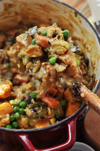 Roasted Autumn Vegetable Pot Pie | The Candid Appetite Vegetable Pot Pie, Vegetable Pot Pies, Pot Pies, Fall Dinner, Idee Pasto Sano, Meatless Meals, Veggie Dishes, Pot Pie, Vegetarian Dishes