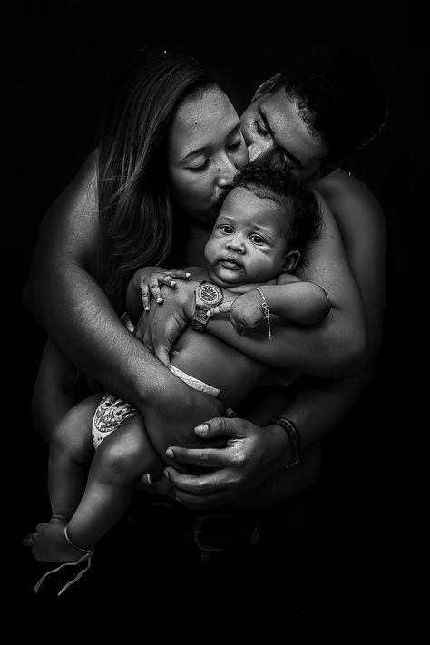 Latin Baby Girl Names, Couple Pregnancy Photoshoot, Maternity Photoshoot Outfits, Newborn Family Photos, Mommy Goals, Black Family, Family Women, Maternity Photography Poses, Black Families