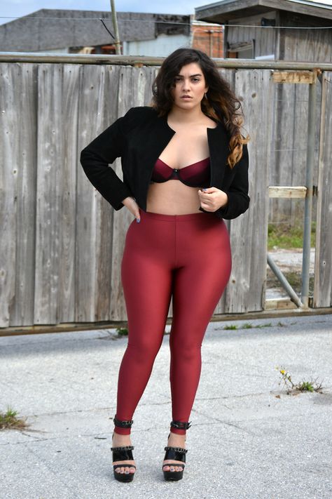 Nadia A. - dominating on every level. Nadia Aboulhosn, Plus Size Style, Plus Size Models, Pinterest Fashion, Beautiful Body, Curvy Fashion, Simple Outfits, Fashion Models, Plus Size Outfits