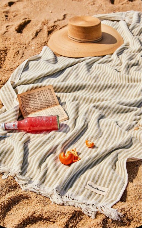 Beach Aesthetic Picnic, Outfits Mom Jeans, Tik Tok Trends, Praia Aesthetic, Film Camera Aesthetic, Indie Outfits Grunge, Tik Tok Fashion, Cottage Core Fashion, Outfits Mom