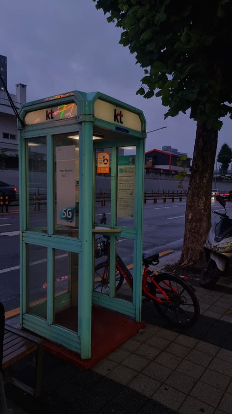 Cabin Aesthetic, Aesthetic Books, Phone Booth, Blue Hour, Seoul, Kdrama, Cabin, Books, Blue