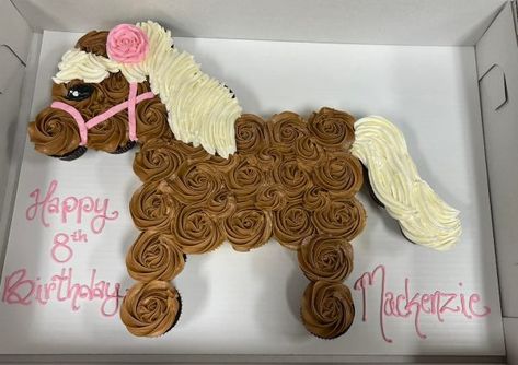 Horse Birthday Cake, Pull Apart Cupcake Cake, Pull Apart Cake, Gymnastics Birthday, Pony Birthday Party, Fest Temaer, Horse Birthday Parties, Pony Cake, Pull Apart Cupcakes