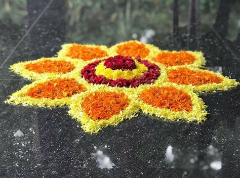 Diwali Flower Rangoli At Home, Simple Poo Kolam For Onam, Flower Rongali Design, Rangoli With Flowers Petals For Diwali, Floral Rangoli Designs Flower Diwali, Marigold Rangoli Design, Rangoli Designs Flower Petals, Marigold Rangoli, Rangoli Designs With Flowers Petals