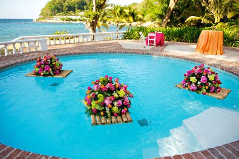 LelyCo Events Floating Arrangements, Poolside Wedding Ceremony, Long Wedding Table Decorations, Pool Decorating Ideas, Wedding Pool Party Decorations, Floating Pool Decorations, Pool Wedding Decorations, Pool Decorations, Pool Events