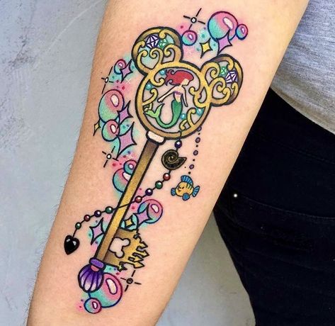 #charlottecore Disney Key Tattoo, Key Tattoo Ideas, Disney Inspired Tattoos, Mickey Tattoo, Disney Sleeve Tattoos, Key Tattoo, Mouse Tattoos, Tasteful Tattoos, Disney Tattoo