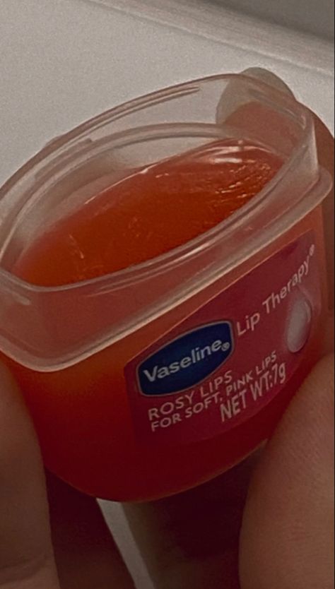 Vaseline Rosy Lips, Rosy Lips, Mi Life, Lip Gloss Collection, Beauty Routine Tips, Makeup Help, Cute Images For Dp, Perfect Skin Care Routine, Lip Glosses