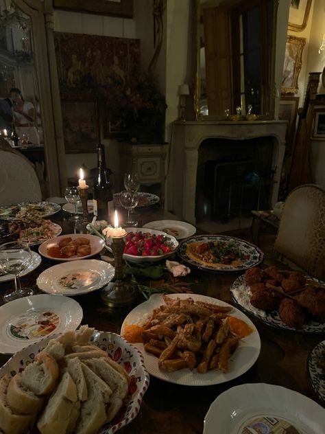 aliyamirgani on instagram Parisian Dinner Party Aesthetic, Jazz Party Theme, French Dinner Party, Parisian Dinner Party, Parisian Dinner, Cozy Dinner Party, French Dinner Parties, Italy 1983, Jazz Party