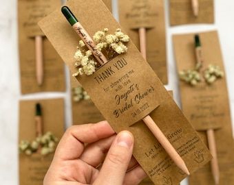 Seed Pencil, Eco Friendly Wedding Favors, Idee Cricut, Engagement Favors, Pencil Gift, Eco Friendly Wedding, Wedding Gifts For Guests, Unique Wedding Favors, Wedding Favors For Guests