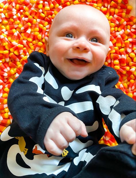 Baby Candy Corn Picture, Candy Corn Photoshoot, Candy Corn Baby Pictures, Candy Corn Pictures, Diy Halloween Pictures, Halloween Baby Pictures, Fall Baby Pictures, Fall Pics, Baby Candy