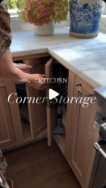 Corner Lower Cabinet Ideas, Pull Up Kitchen Cabinet Doors, Kitchen Inside Cabinets Ideas, Kitchen Upper Corner Cabinet Ideas, Small Corner Cabinet Ideas, Kitchen Cabinets Corner Ideas, Blind Corner Cabinet Pantries, Must Have Kitchen Cabinet Features Corner, Inside Kitchen Cabinets Ideas