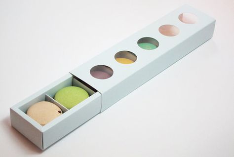 5 window macaron box Macarons Packaging Design, Macaron Packaging Ideas, Macaron Box Packaging Design, Macaroons Box Packaging, Chocolate Business Ideas, Macaroon Packaging, Dessert Packaging Design, Macaroon Box, Macaron Packaging