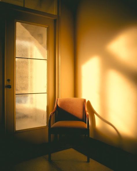 architecture photography on Instagram: "Please have a seat. I’ve been waiting for you. Ooookay, that sounded creepy. 🫣Jokes aside - something about a chair basked in golden hour light looks nicer than a chair under a plain ‘ole fluorescent lamp. Lighting is everything. ☀️ . . . . . . #chair #goldenhourlight #fujifilm #architecturallighting #lightandspace" Chair Photography Art, Golden Hour Cinematography, Golden Hour Living Room, Golden Light Photography, Golden Hour Product Photography, Soft Lighting Photography, Interior Photography Ideas, Golden Hour Lamp, Warmth Photography