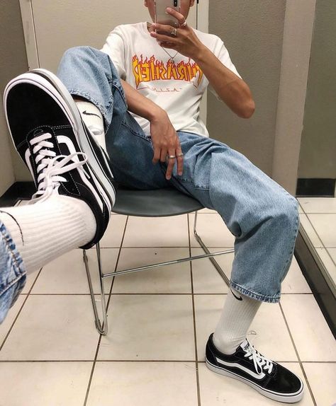 Sneakers & Streetwear | Vans Fits! 1, 2 or 3? 💭 Follow us, @stonedfits, for more! 👻 ⇁ Credits: @kenny_brian | Instagram Vans Fits, Vans Outfit Men, Guy Outfit, Vans Men, Vans Outfit, Outfits Retro, Retro 2, Vans Style, Mens Outfit Inspiration