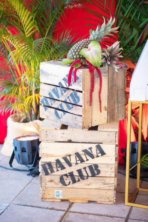 Havanna Nights Party, Havana Theme Party, Night Table Decor, Hedge Backdrop, Havana Nights Party Theme, Miami Vice Theme, Havana Nights Theme, Cuba Wedding, Margaritaville Party