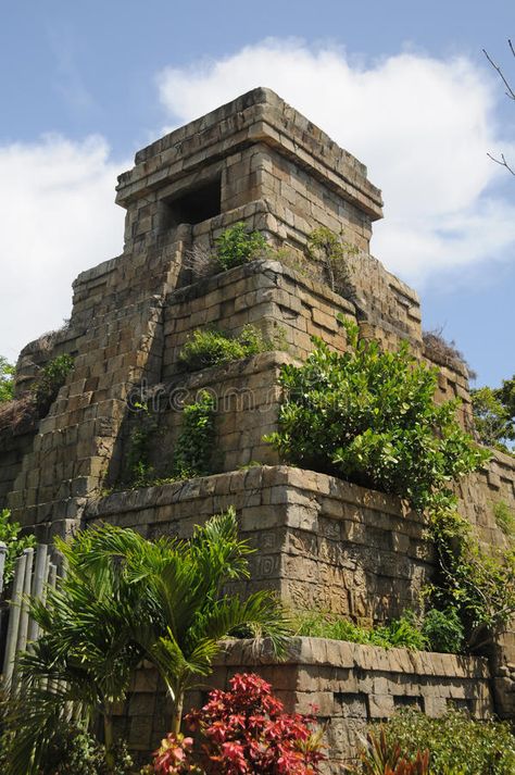 Ancient Mayan Architecture, Ancient Mayan Aesthetic, Uxmal Mexico Mayan Ruins, Mesoamerican Aesthetic, Mayan Aesthetic, Maya Wallpaper, Maya Pyramid, Maya Aesthetic, Maya Temple