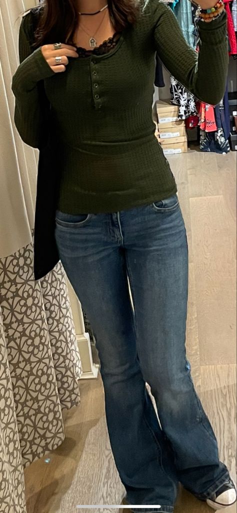 Green Flare Leggings Outfit Aesthetic, Uk 90s Fashion, Women Henley Shirt Outfit, Bell Swan Outfit, Where To Get Long Sleeve Shirts, Flattering Sleeves For Big Arms, Early 2000s Fall Outfits, 2008 Outfits Style, Lace Grunge Outfit