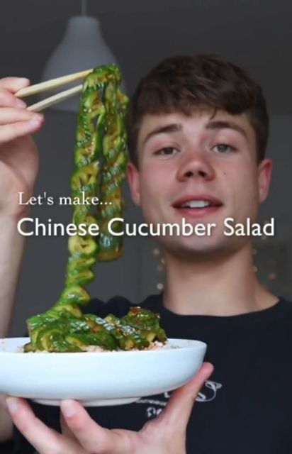 Spiral Cucumber Salad, Chinese Cucumber Salad, Chinese Cucumber, Tasty Recipes Videos, Cucumber Recipes, Quick Recipes Snacks, Autumn Recipes, Healthy Food Dishes, Healthy Homemade Recipes